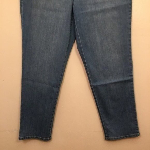 Gloria Vanderbilt Amanda Denim Blue Jeans Size 16W Average NWT - Picture 4 of 10